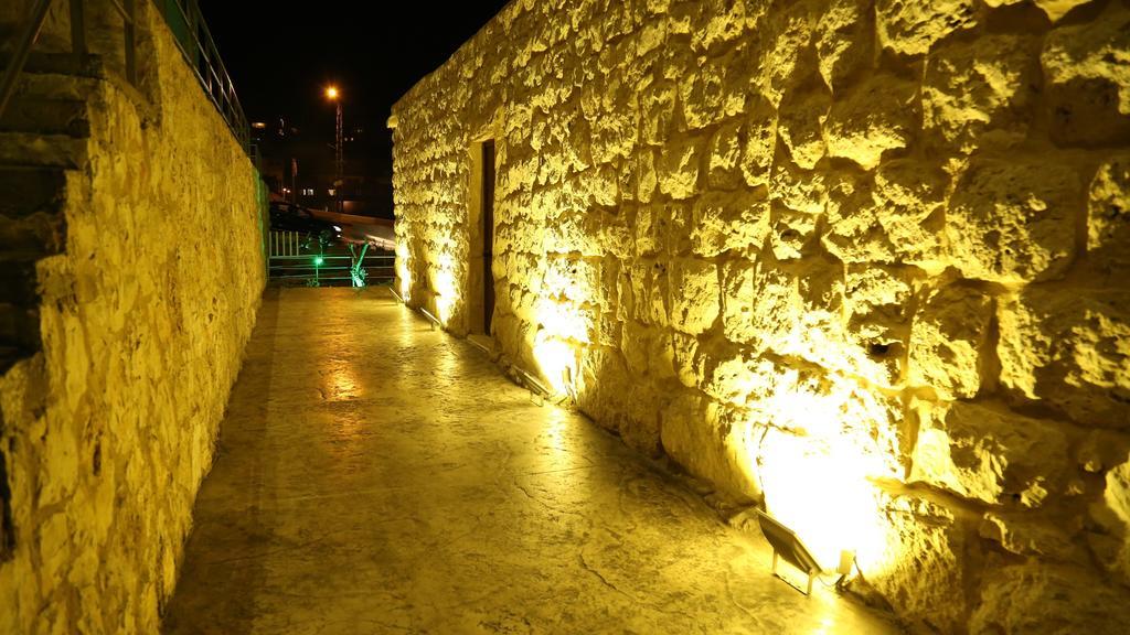 VU'Z Hotel Byblos Buitenkant foto