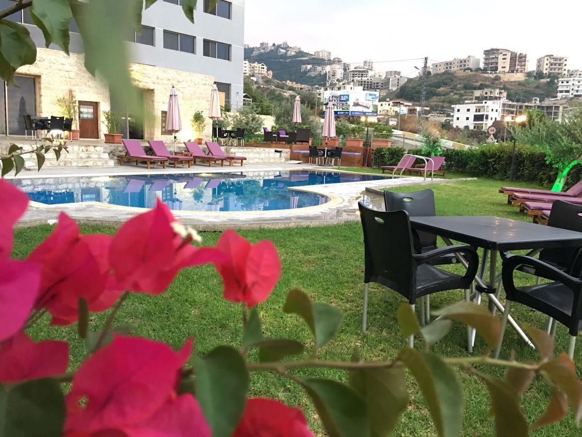 VU'Z Hotel Byblos Buitenkant foto